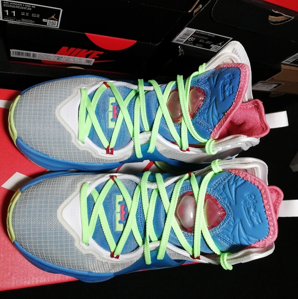 NIKE AIR LEBRON 19 WOMEN US SIZE 7.5 WORE 3 TIMES ONLY NO BOX DUE ITS DAMAGED - Picture 5 of 13